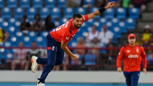 Is visa issued to Pakistan-origin England pacer Saqib Mahmood for India tour